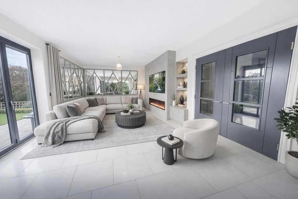 Property photo 2 of 11 Lounge