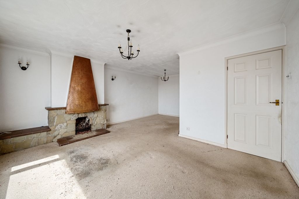 Property photo 2 of 17 4161372