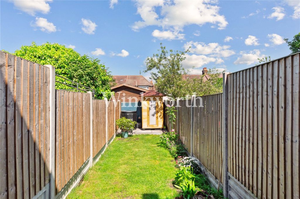 Property photo 3 of 22 Picture No. 04