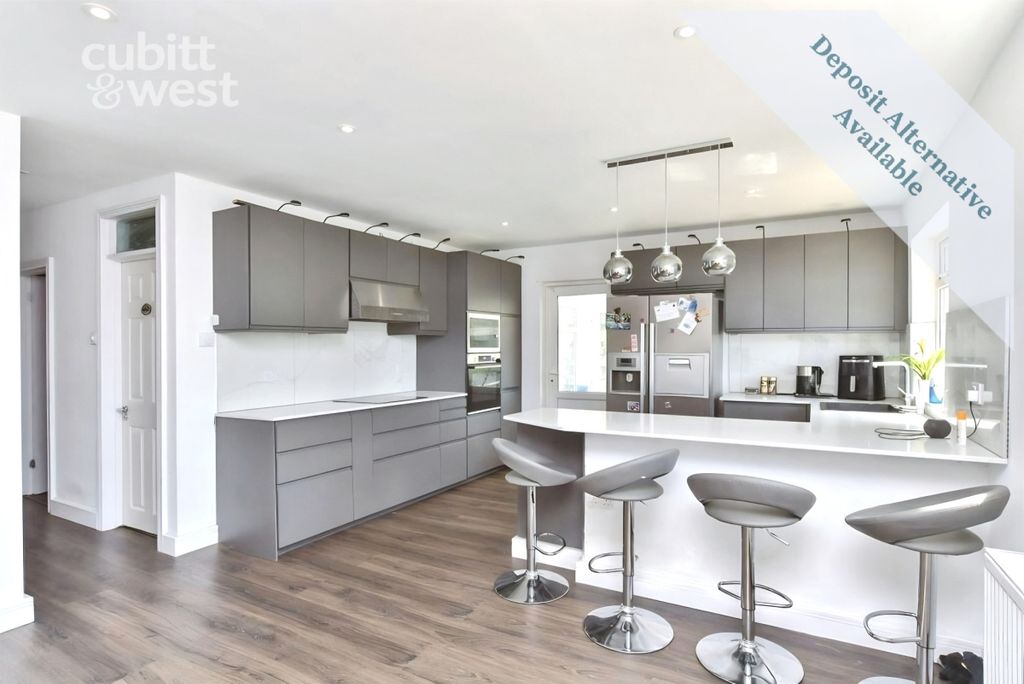 Property photo 2 of 16 Kitchen