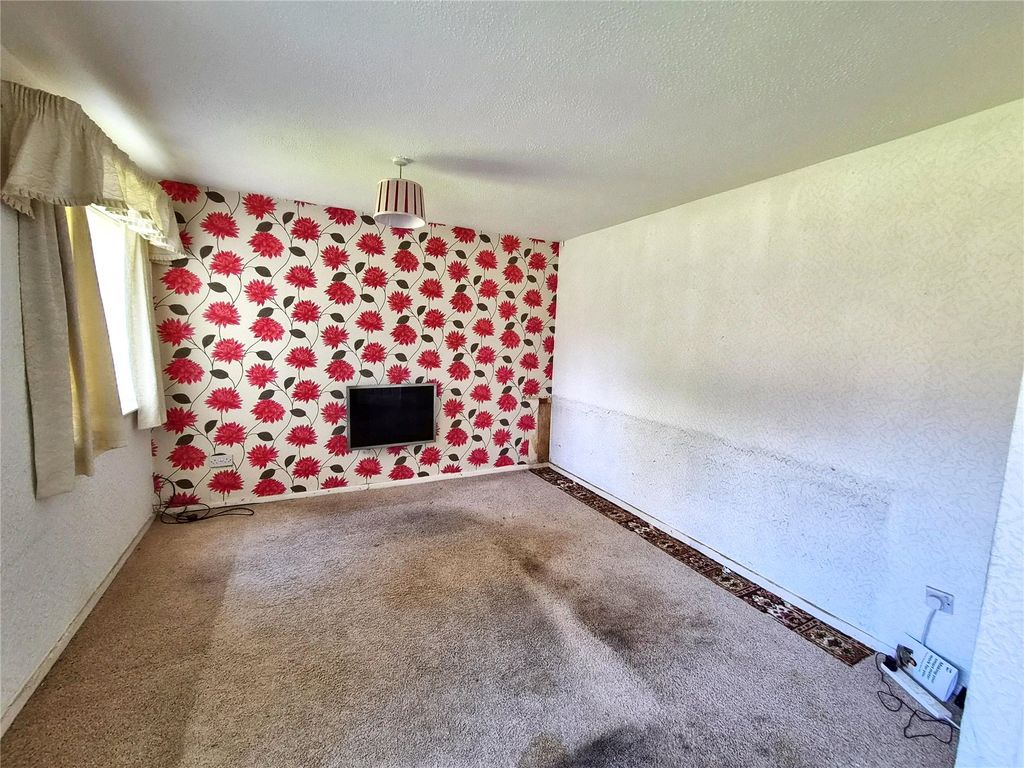 Property photo 2 of 18 Living Room