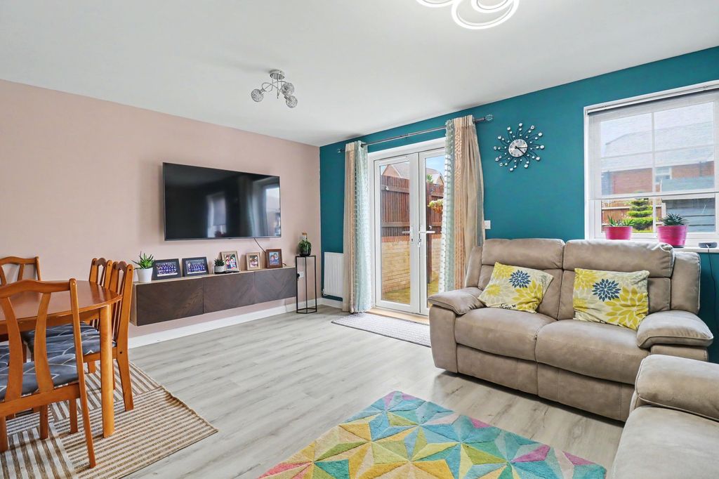 Property photo 2 of 15