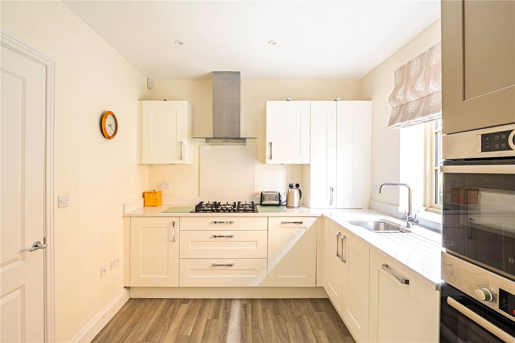 Property photo 2 of 12 Picture No. 19