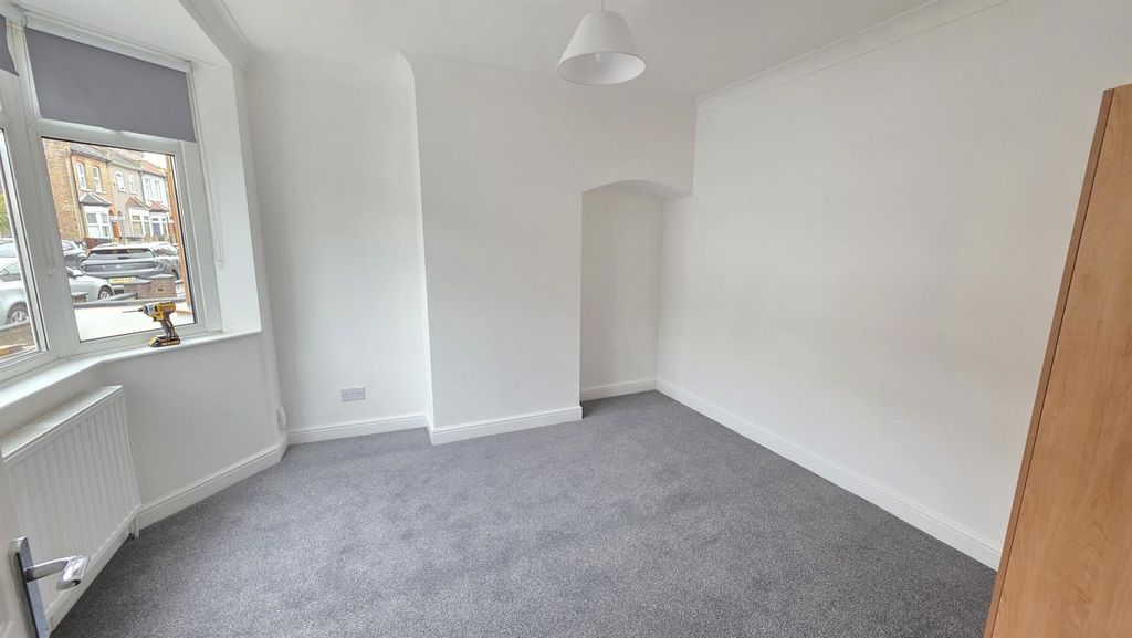 Property photo 2 of 9 1000050864.Jpg