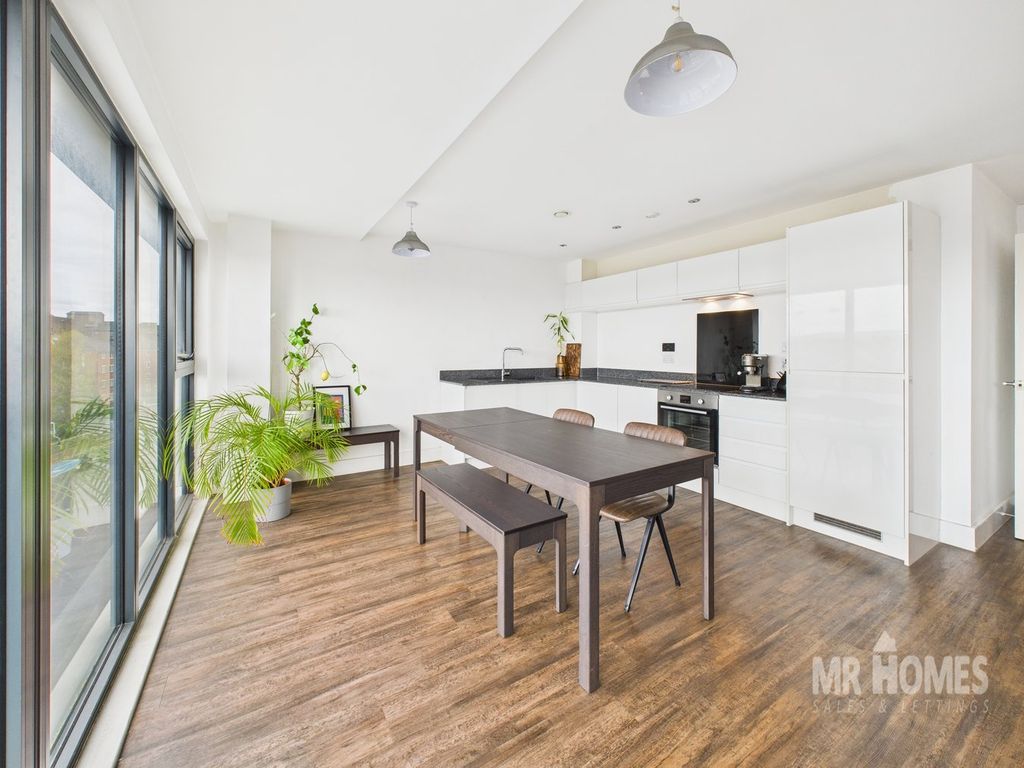 Property photo 2 of 33