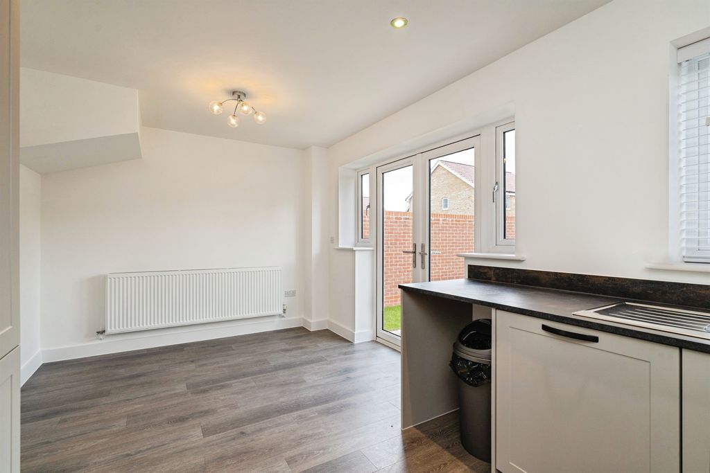 Property photo 2 of 21