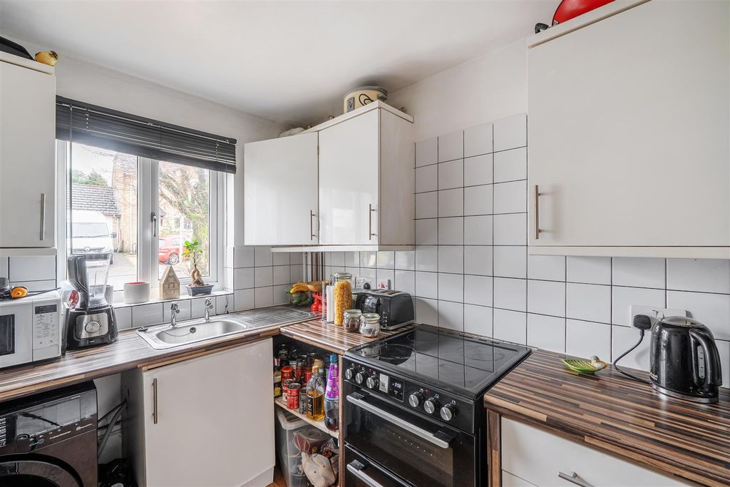 Property photo 2 of 12 Kitchen