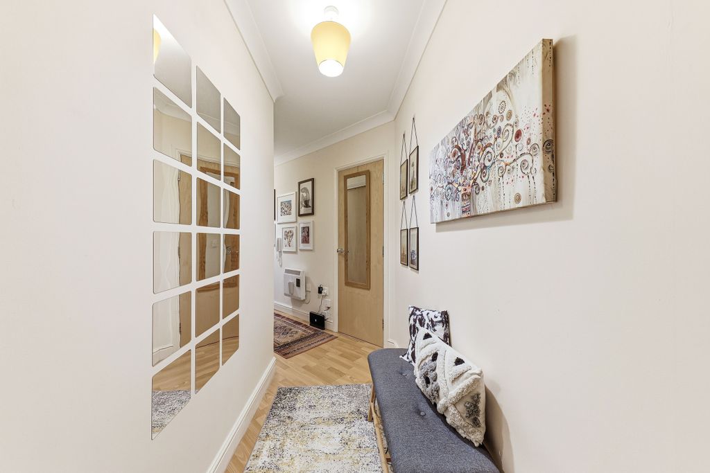 Property photo 2 of 10 Hallway