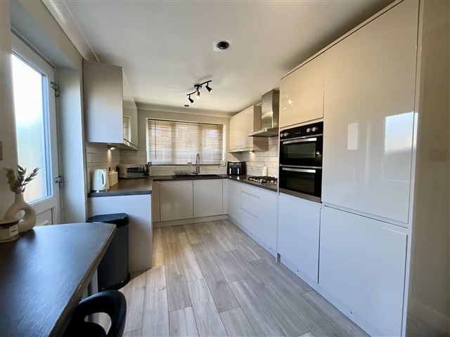 Property photo 3 of 16 Kitchen