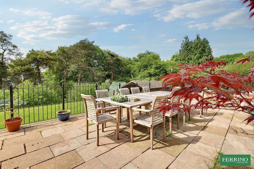 Property photo 2 of 28 Terrace