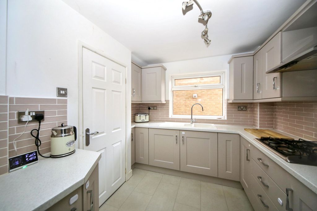 Property photo 2 of 23