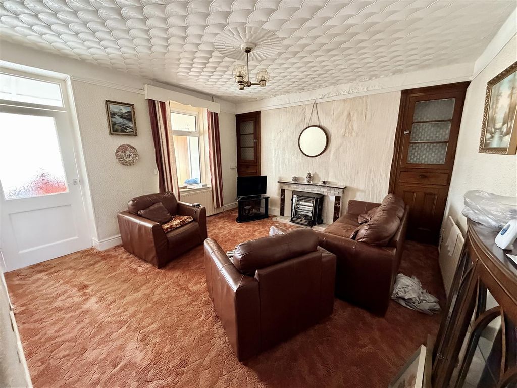 Property photo 2 of 14 Lounge