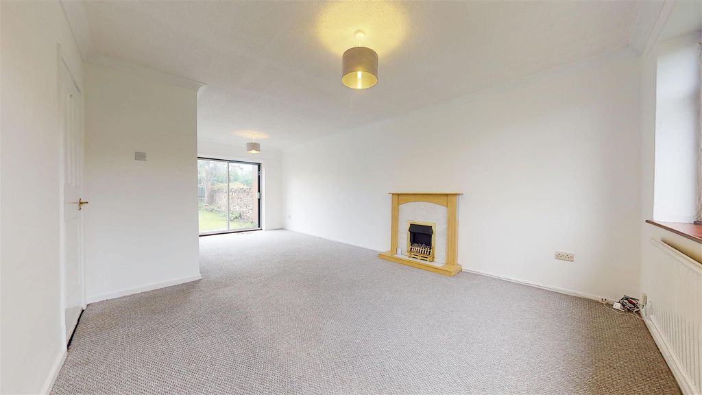 Property photo 2 of 32 Church Road Living Room