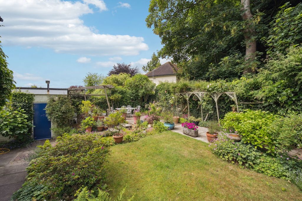 Property photo 2 of 16