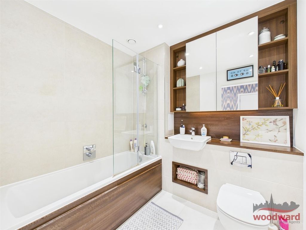 Property photo 3 of 13 Bathroom