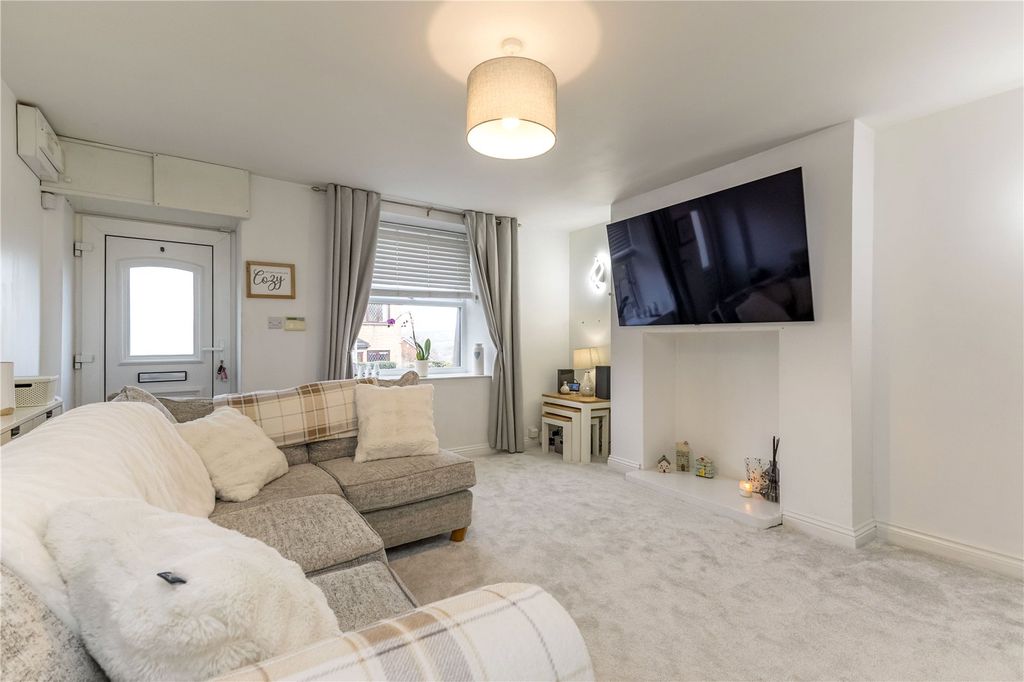 Property photo 2 of 16 Lounge Area