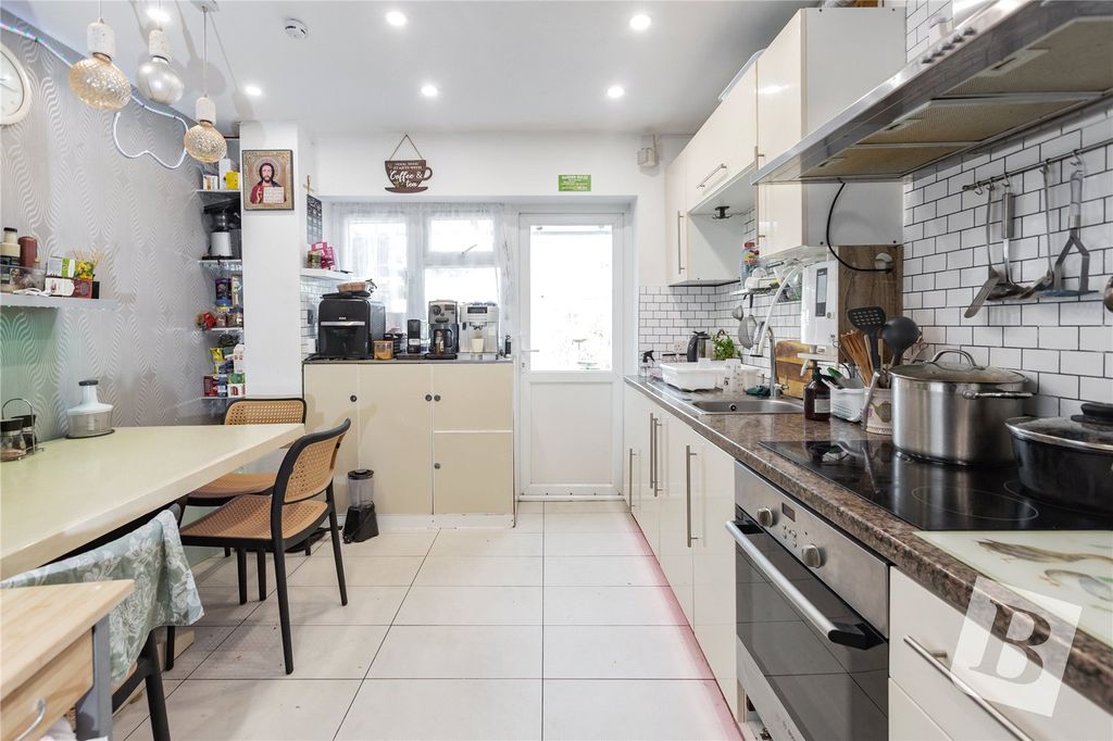 Property photo 2 of 14 Kitchen