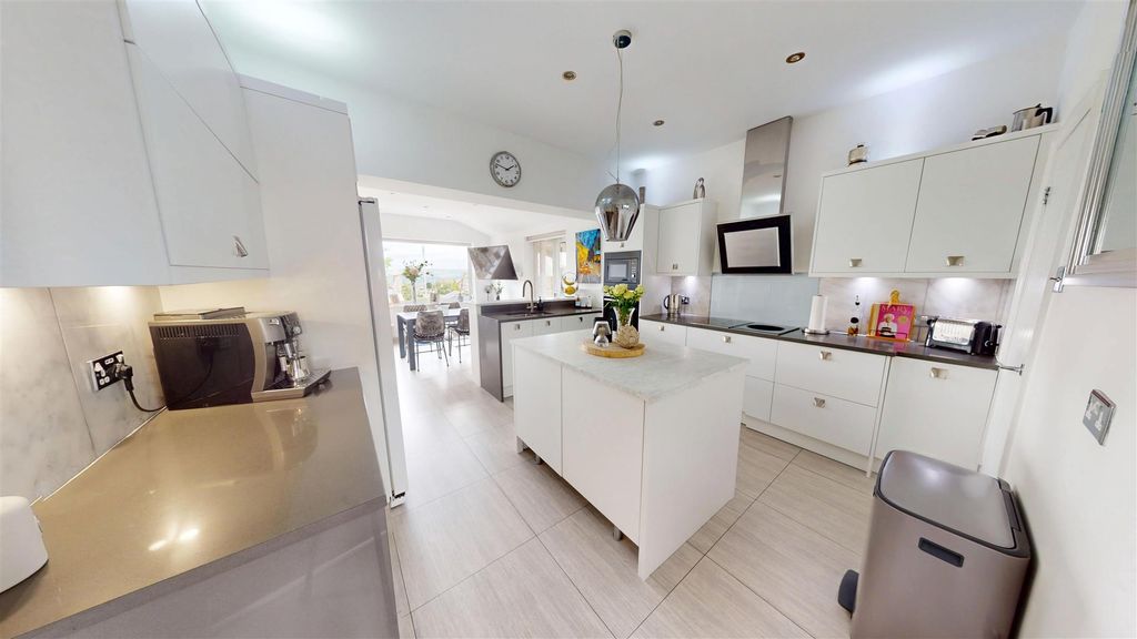 Property photo 2 of 30 Dining Kitchen