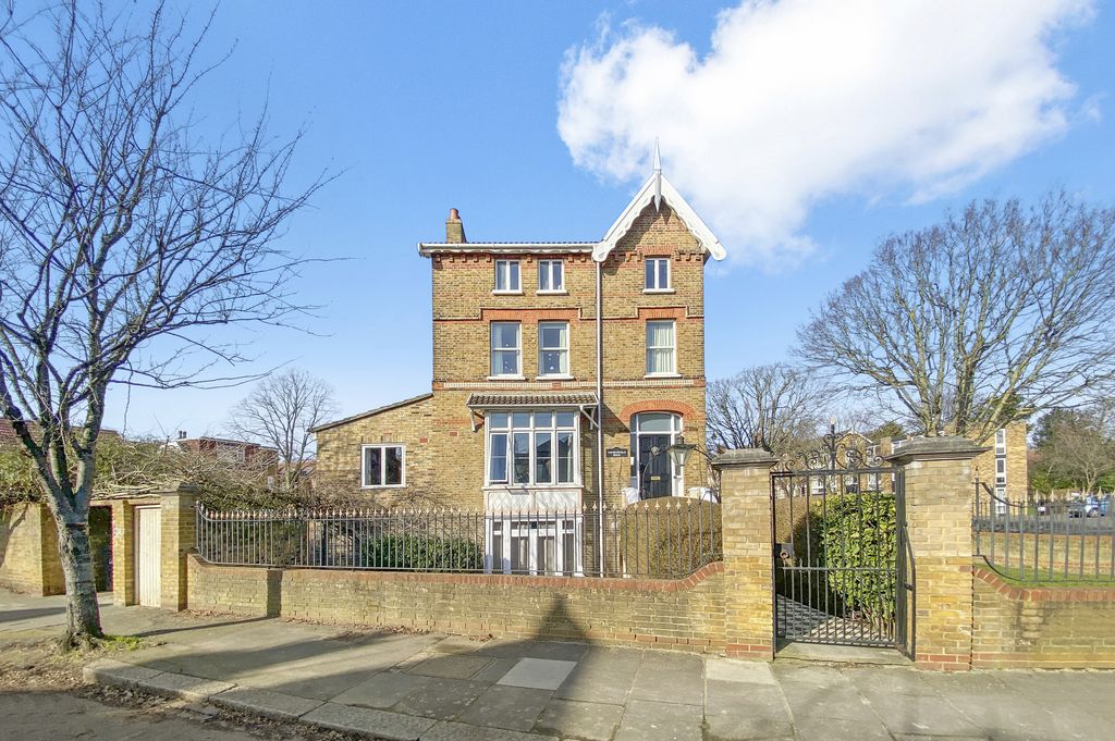 Property photo 3 of 17