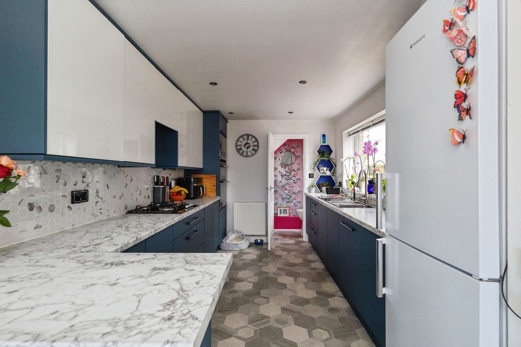 Property photo 2 of 25 Pbox-Img.Jpg