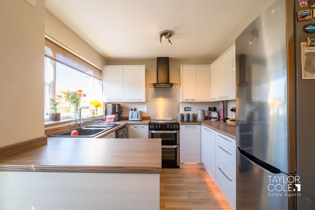 Property photo 2 of 21