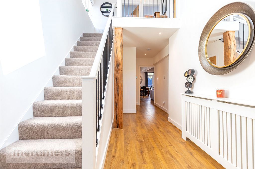 Property photo 3 of 24 Entrance Hall