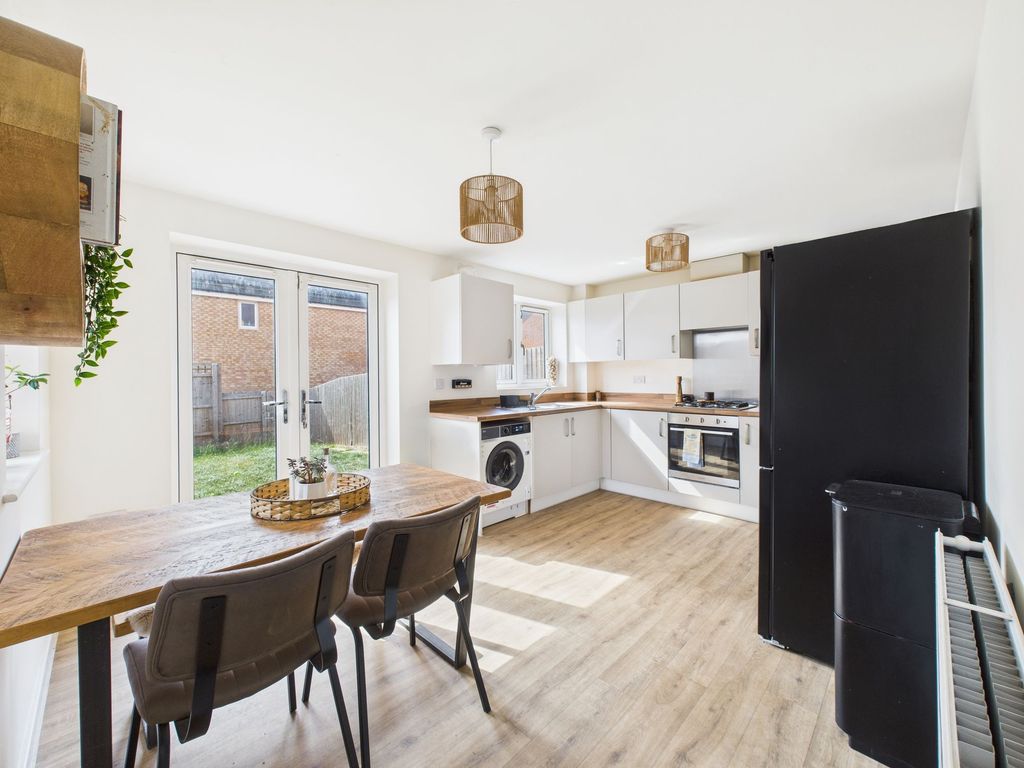 Property photo 3 of 17 Kitchen/Dining