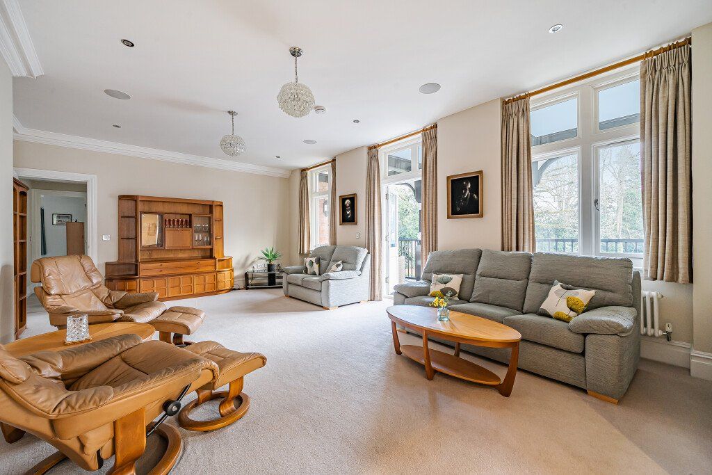 Property photo 3 of 18 Drawing Room