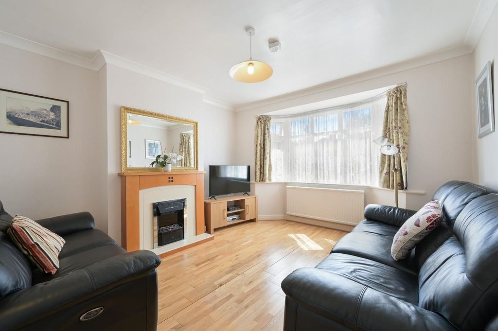 Property photo 3 of 16 Kendor Avenue
