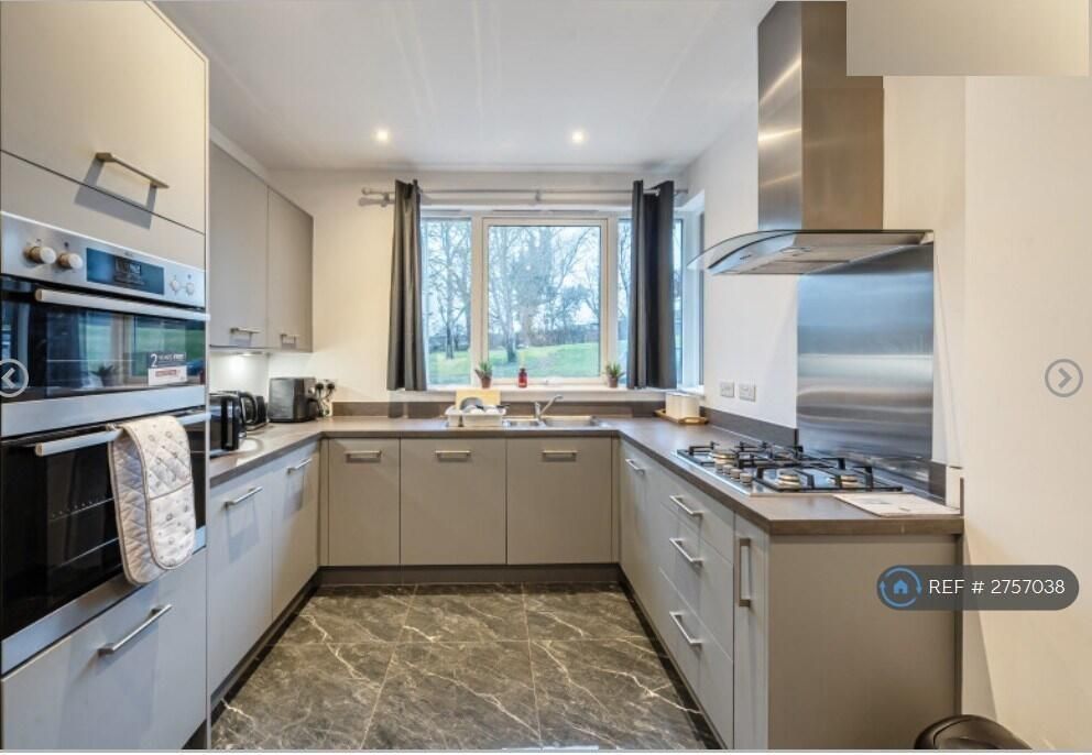 Property photo 2 of 7 Kitchen