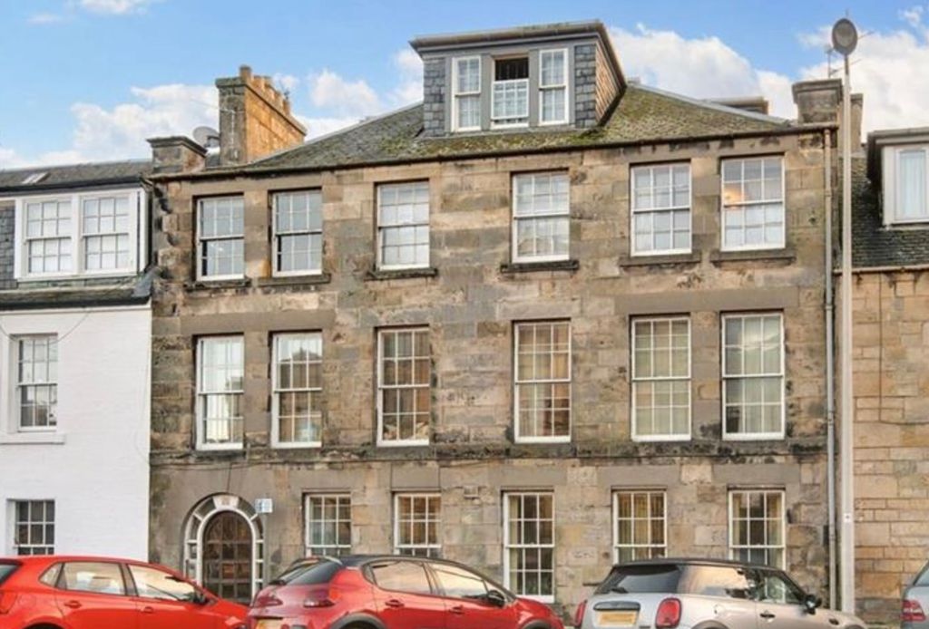 Property photo 1 of 8