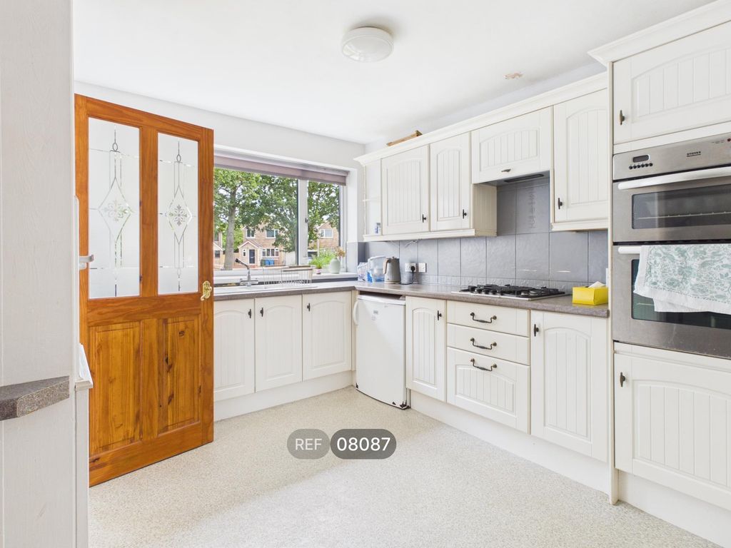 Property photo 2 of 33 Kitchen