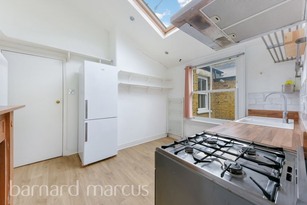 Property photo 3 of 8 Kitchen