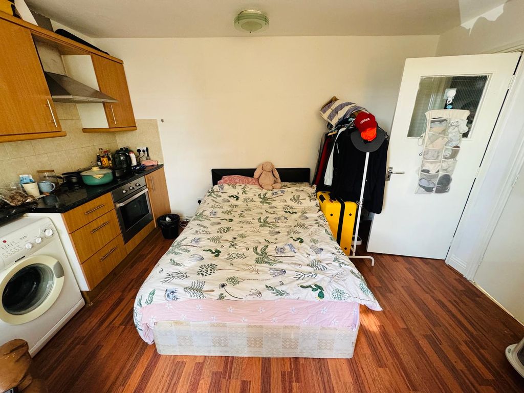 Property photo 1 of 3