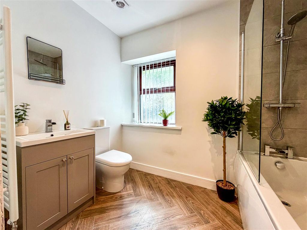 Property photo 2 of 47 1777032837_3_d3B144E5-B63d-469A-Abc1-F35F87c72Ccd.