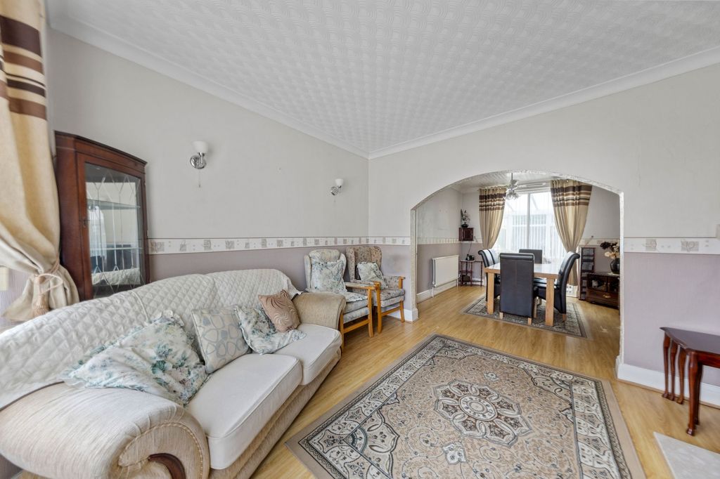 Property photo 3 of 24