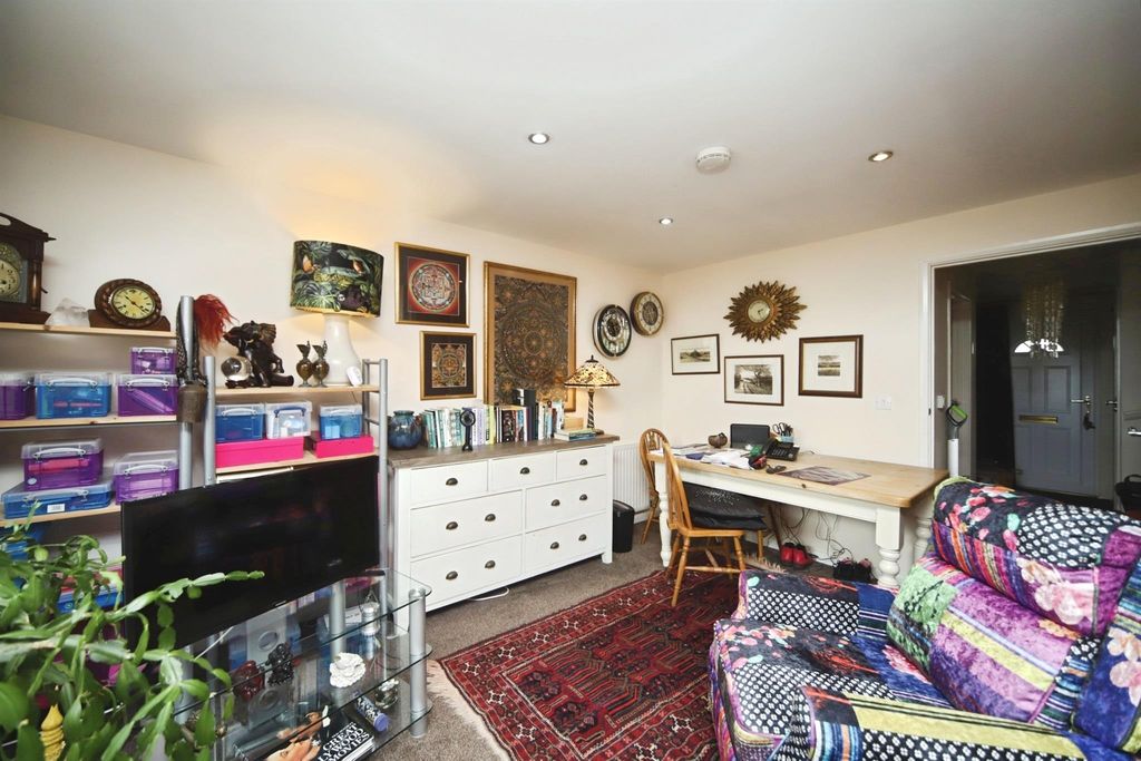 Property photo 3 of 11