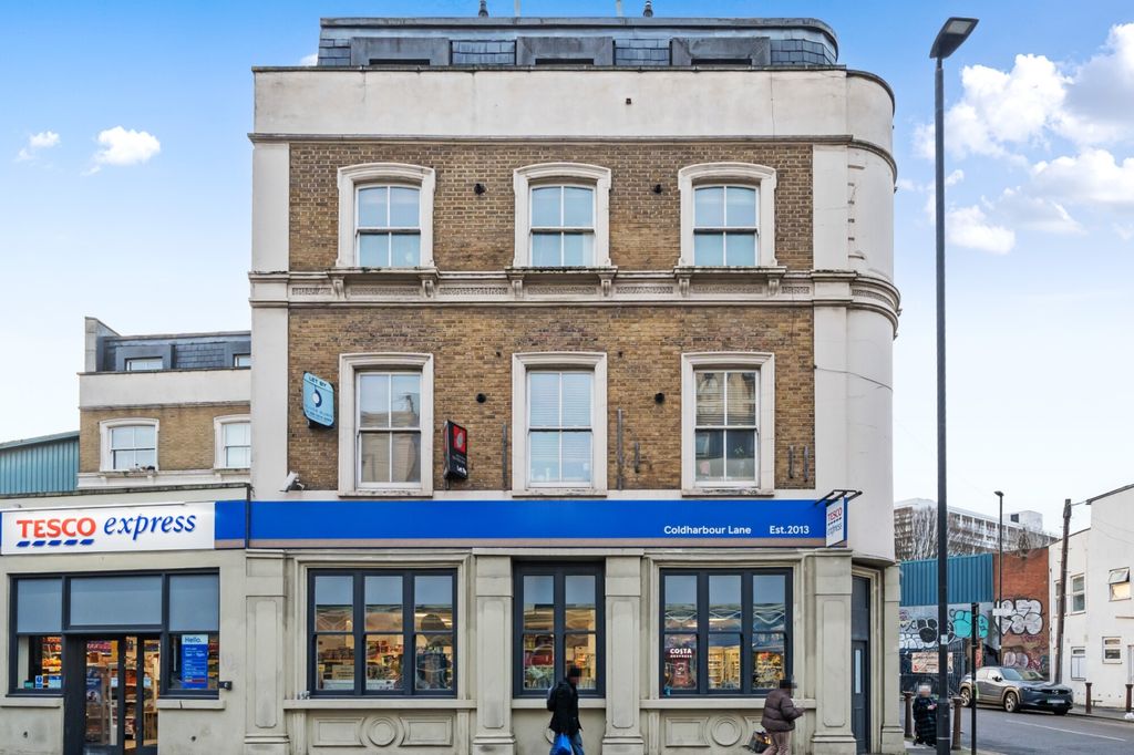 Property photo 1 of 19 External