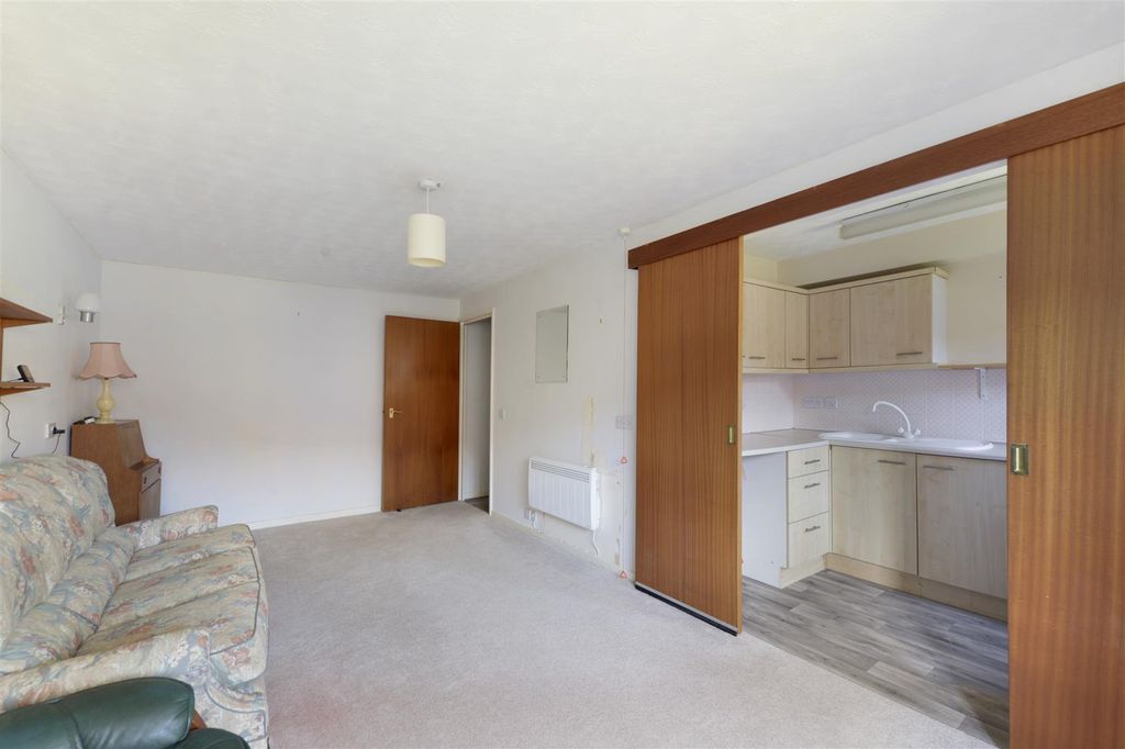 Property photo 2 of 14 04