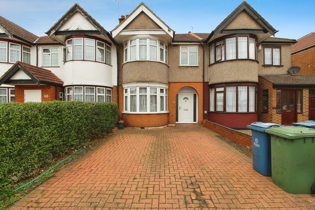 Property photo 1 of 25 Three Bedroom Mid Terraced House For Sale