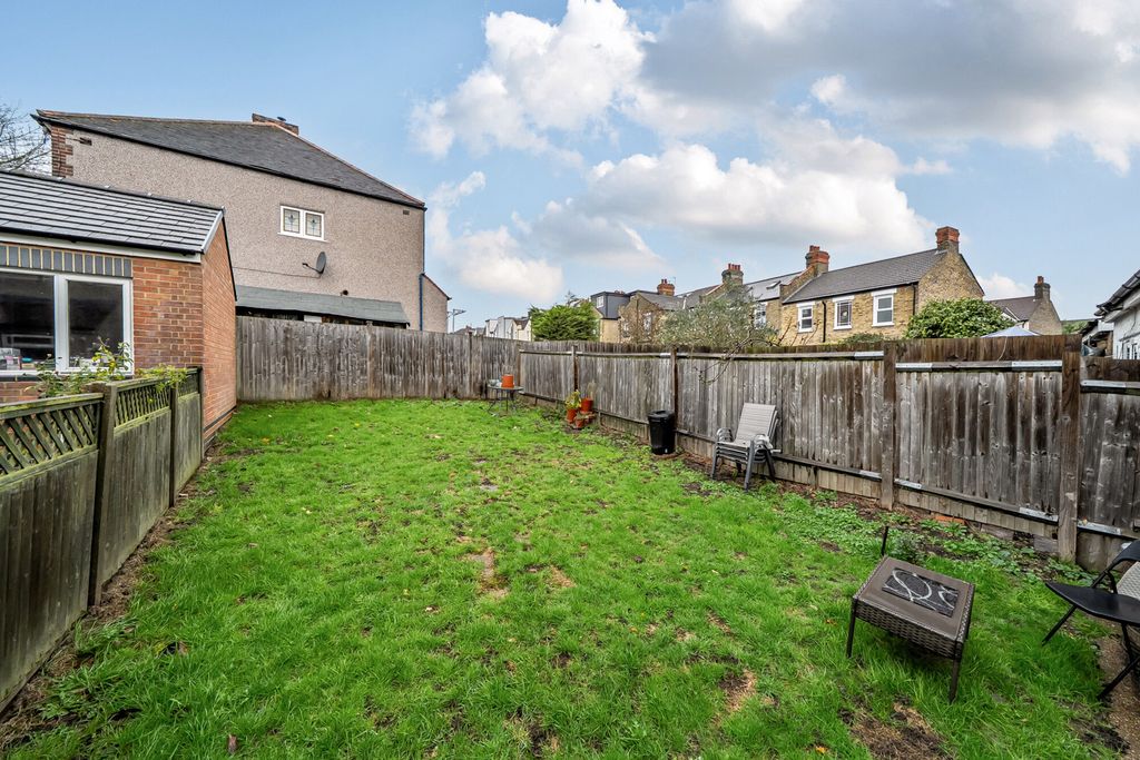 Property photo 3 of 8 Garden