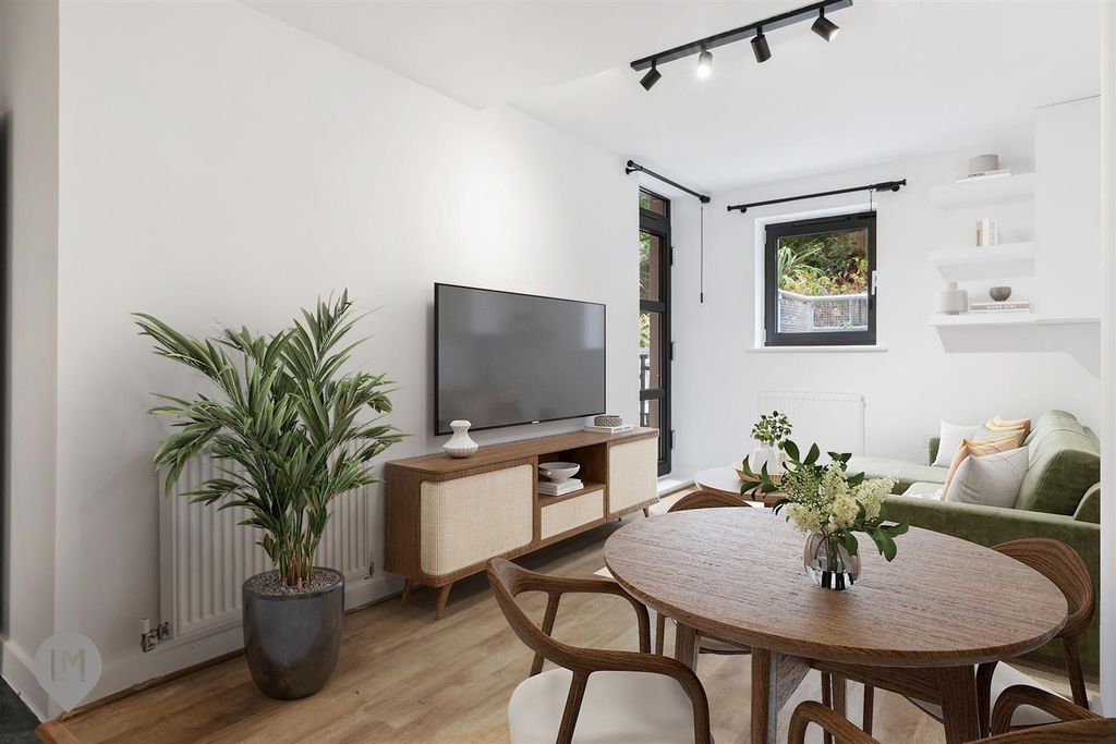 Property photo 1 of 7 Living/Dining/Kitchen