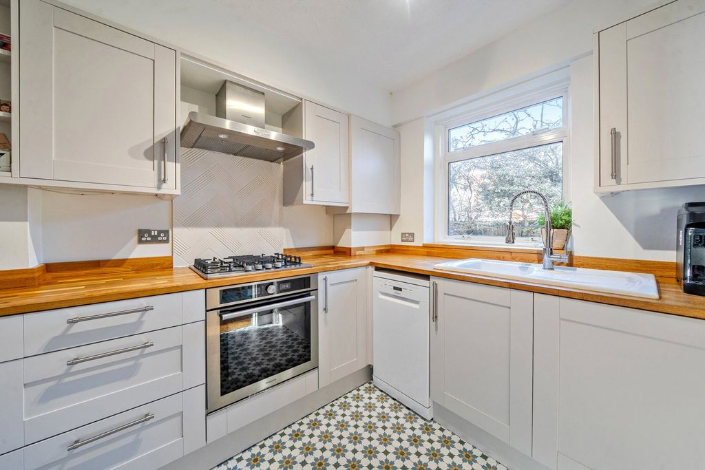 Property photo 3 of 16 Kitchen