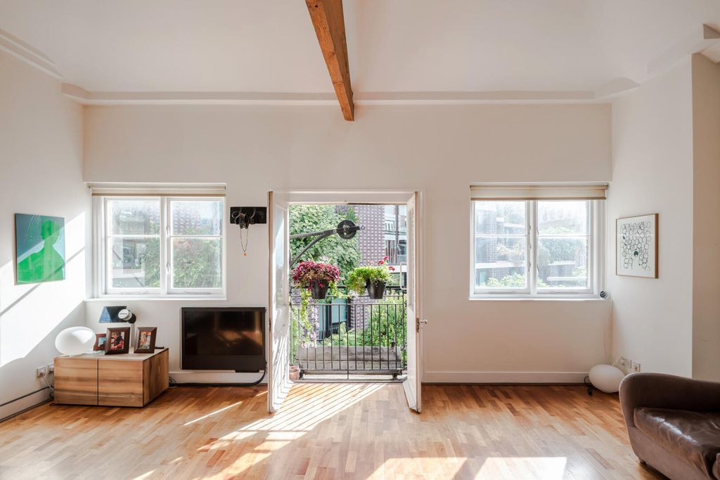 Property photo 2 of 18 19626463_Highres.Jpg