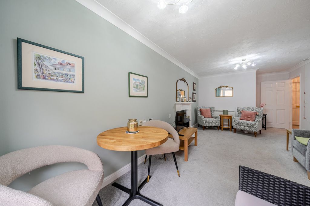 Property photo 3 of 17 1431912-15-69B93c...