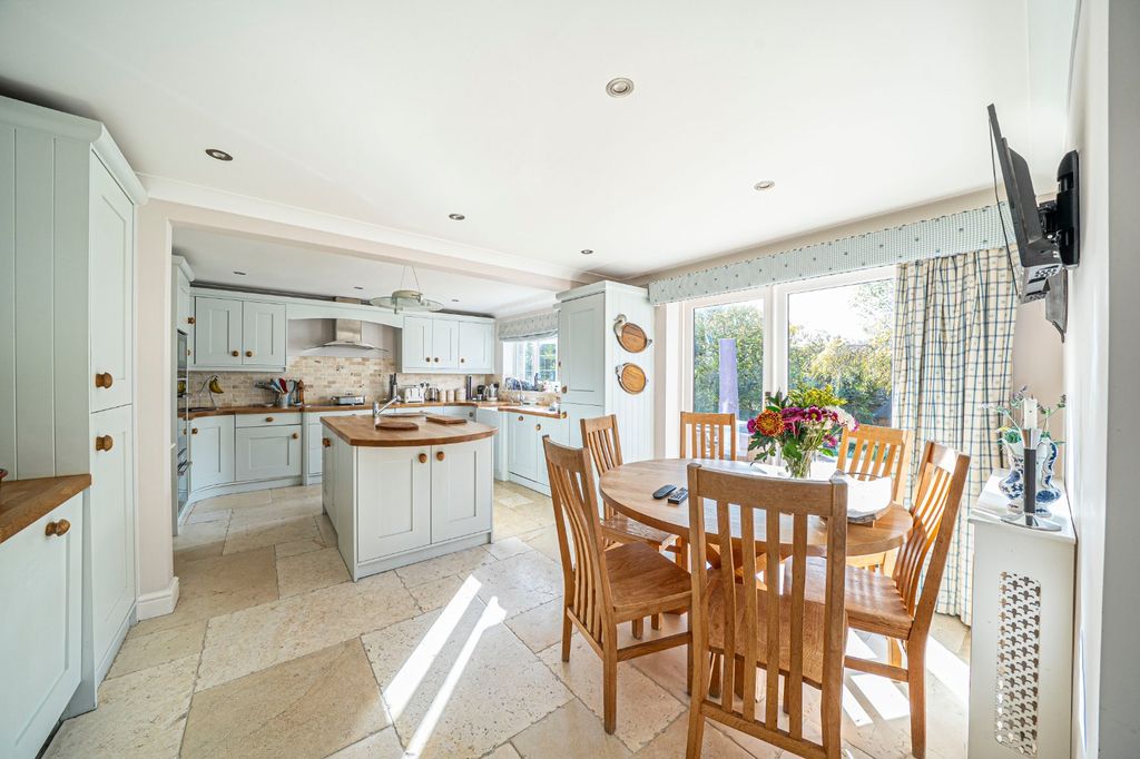 Property photo 3 of 32 Dining Area