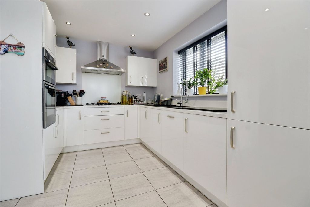 Property photo 2 of 20 Kitchen