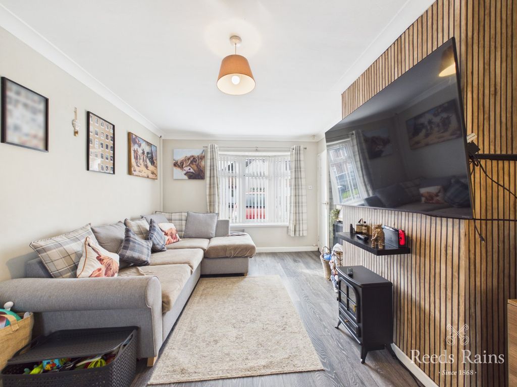 Property photo 2 of 19 Sitting Room