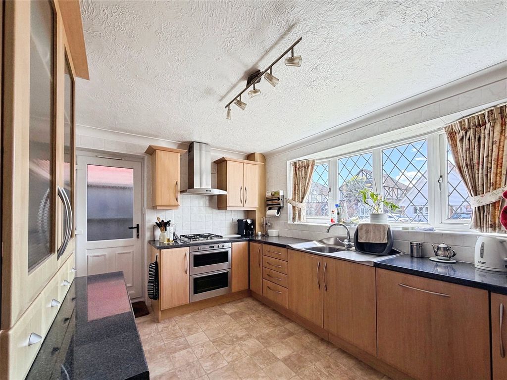 Property photo 3 of 21 Picture No. 30