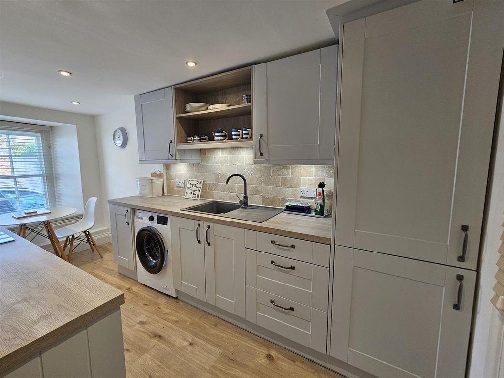 Property photo 2 of 15 Kitchen